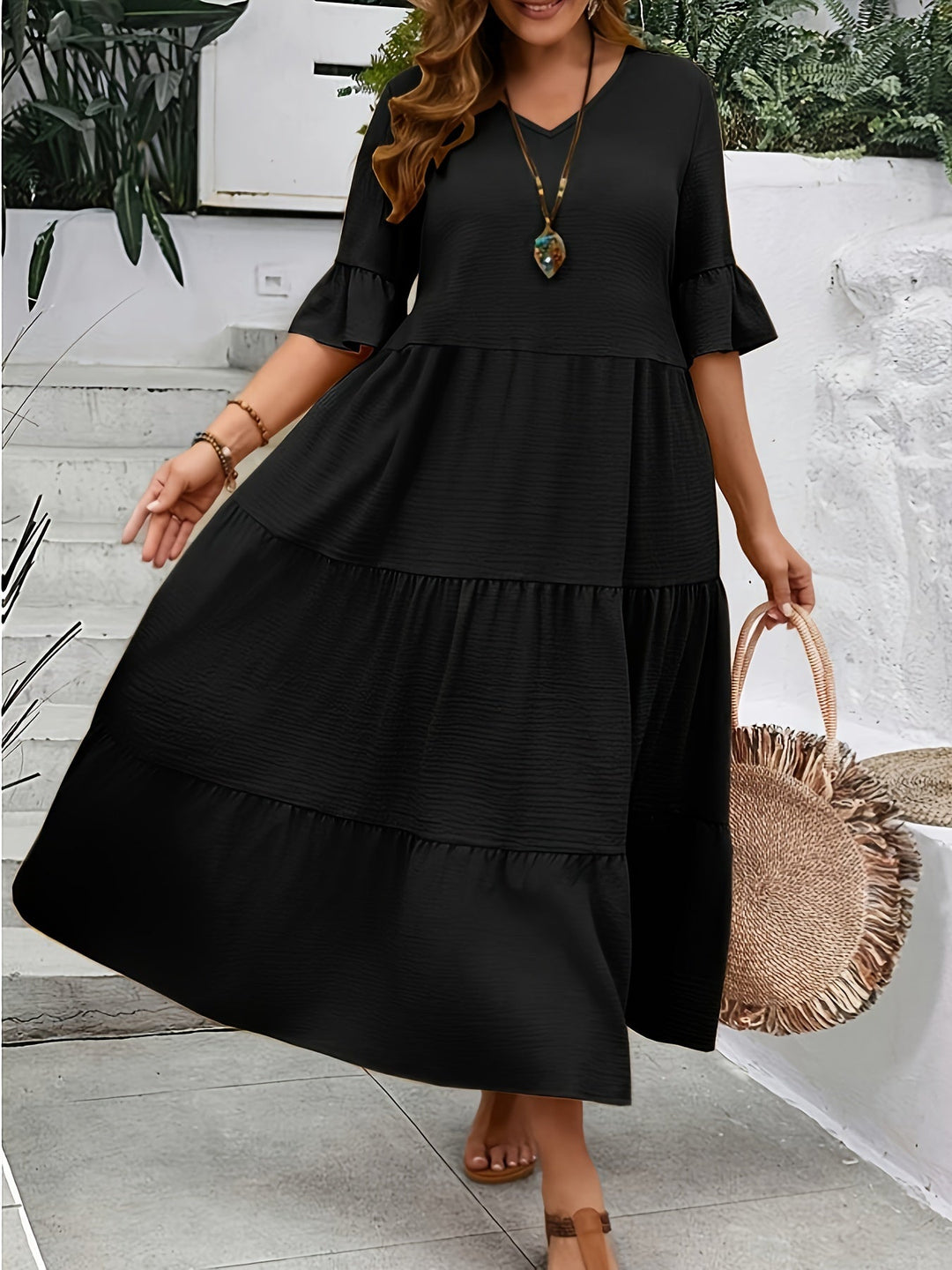 Nena | V-Neck Dress in Plus Size
